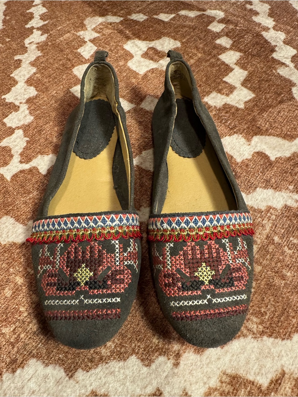 Latigo Anthropologie embroidered leather suede flats loafers size 7.5